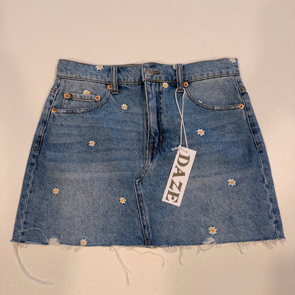 DAZE DENIM // Blue Daisy Embroidered Denim Mini Skirt NWT